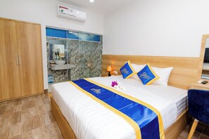 In-room safe, desk, laptop workspace, blackout curtains - Mai Hotel Airport (Tan Son Hoa)