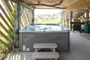 Terrace/patio - New Listing! Oceanfront, Hot Tub, Amazing Views (Corolla)