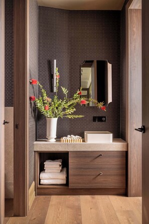 Shower - New Modern Family Apt in Golden Mile (Madrid)