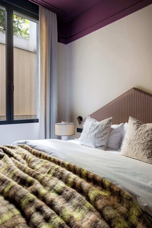 3 habitaciones, tabla de planchar con plancha, wifi y ropa de cama 