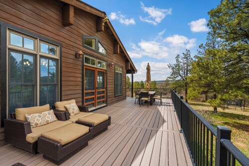 Ponderosa Retreat | 10 min to Downtown | Mtn Views