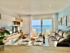 TV, fireplace - Ático Mar’t con impresionantes vistas al mar (Miami Platja)