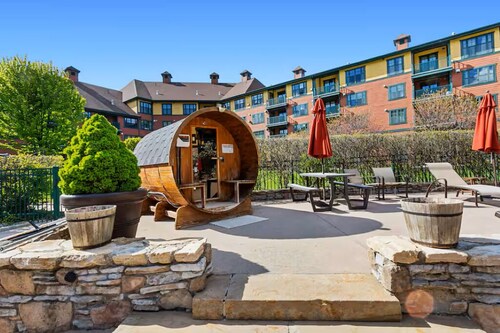 Appalachian Hotel: LARGE 1 BEDROOM @ Mountain Creek, Pool, hot tub, ski, retreat