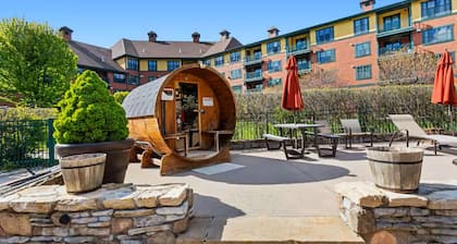 Appalachian Hotel: LARGE 1 BEDROOM @ Mountain Creek, Pool, hot tub, ski, retreat