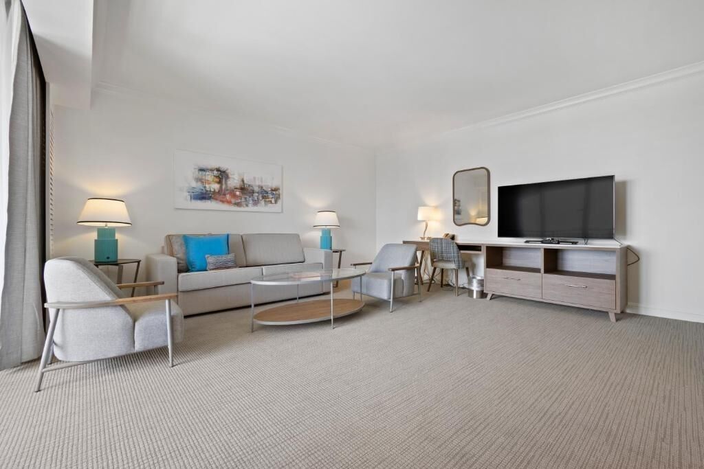 1 Bedroom City View Suite | Modern Luxury Stay With Skyline Views - 羅德岱堡