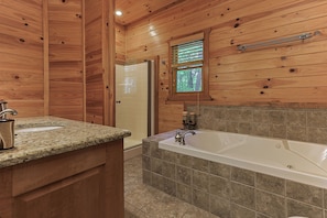 Shower, hair dryer, towels - Where The Mountains Meet | Blue Ridge, GA (Epworth)