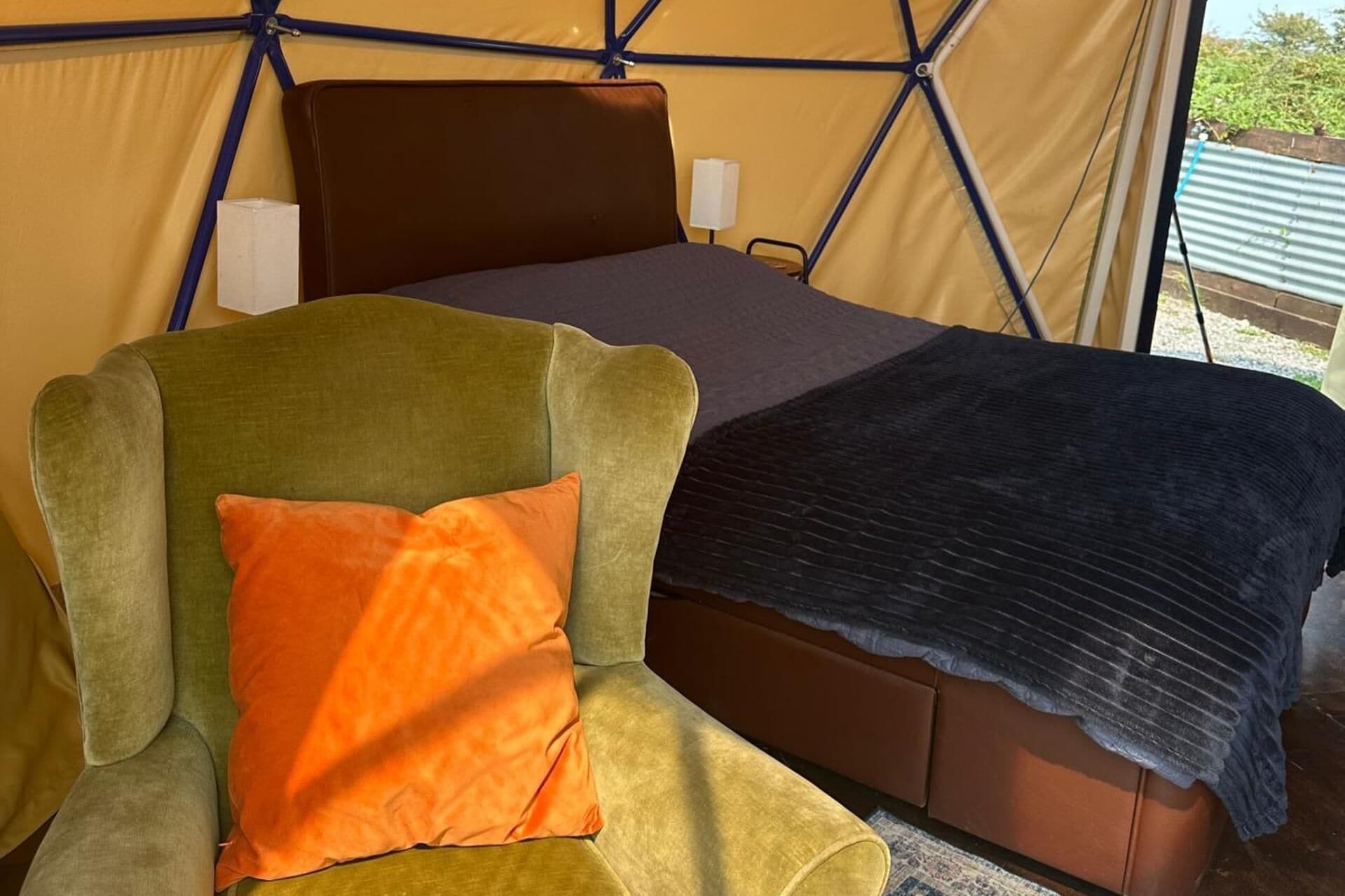1 bedroom, bed sheets