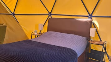 1 bedroom, bed sheets