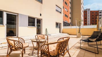 Suite | Tempat makan outdoor