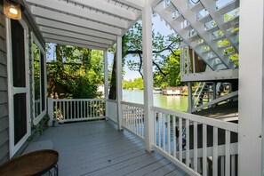 House | 1 bedroom, Internet - Lakefront Tiny House w Free Tix Dock Dogs OK (Lake Lure)
