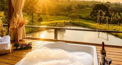 Chalet Suisse, European atmosphere in the mountains of Santa Catarina. Made for special moments for two.