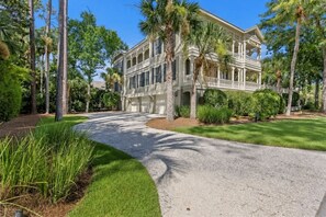 Exterior - Luxury 2nd Row Beach Estate l 6BR l Private Courtyard Pool & Spa l Sleeps 12 (Hilton Head Island)