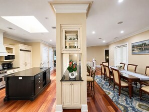 Dining - Luxury 2nd Row Beach Estate l 6BR l Private Courtyard Pool & Spa l Sleeps 12 (Hilton Head Island)
