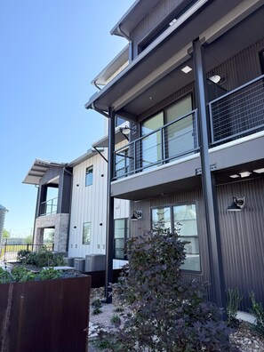 Exterior - Fabulous condo in New Braunfels with swimming pool , cool AC , great  location (New Braunfels)