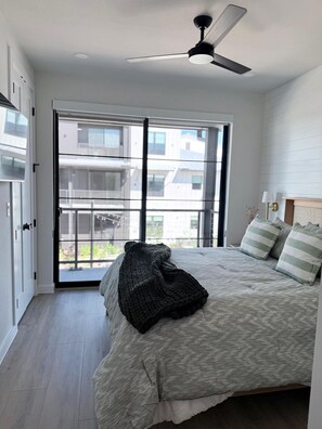 Room - Fabulous condo in New Braunfels with swimming pool , cool AC , great  location (New Braunfels)