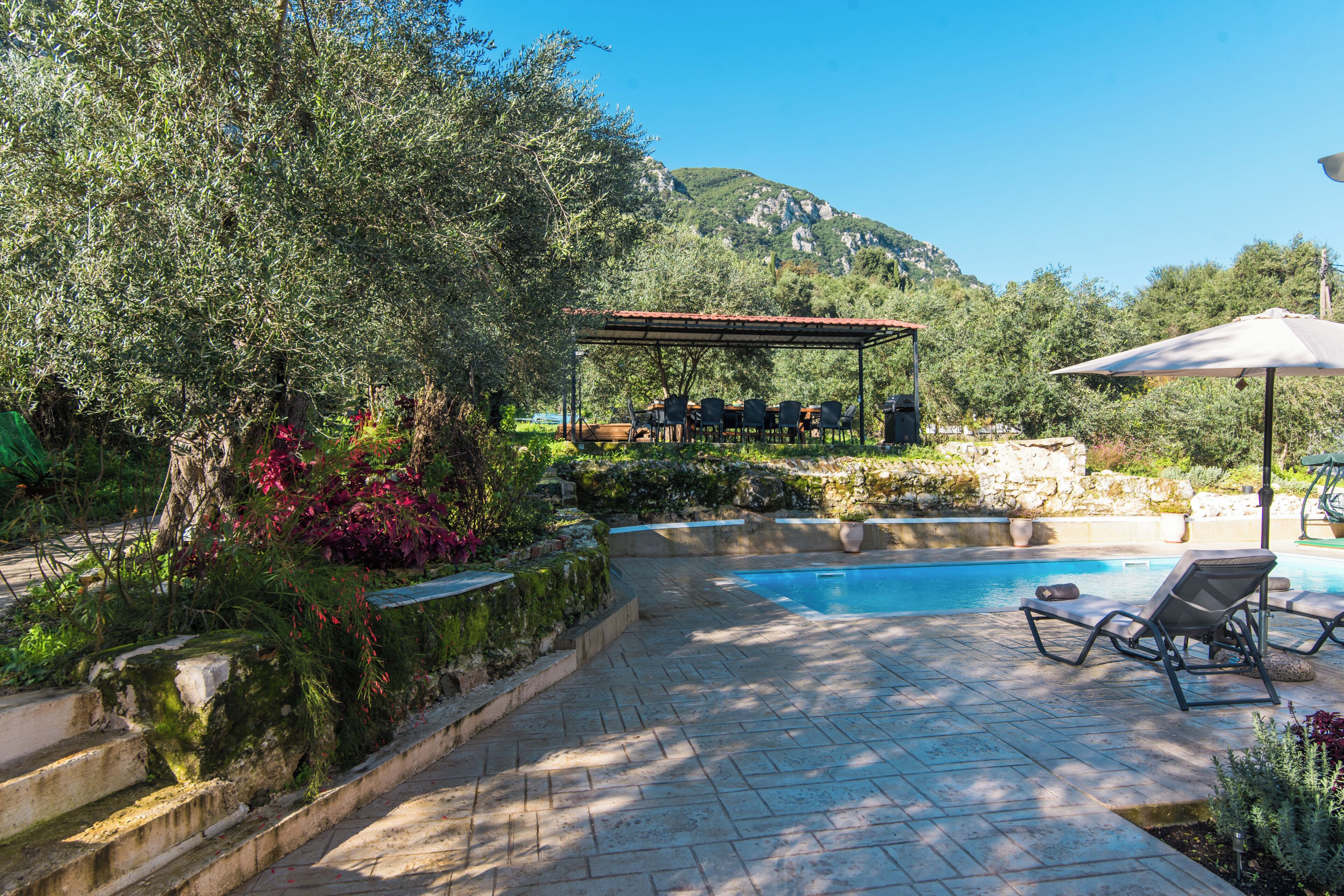 Villa, Blick auf den Innenhof | Pool