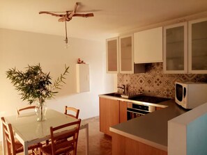 Private kitchen - Vrbo Property (carqueiranne)