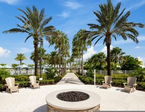 House - 8BR Home With Pool Theater at Solara Resort (Kissimmee)
