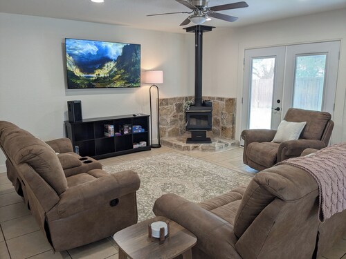 Cozy Seguin 3BR/Family & Travel friendly