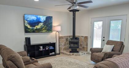 Cozy Seguin 3BR/Family & Travel friendly