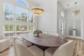 Dining - Curated 4BD/3.5BA Ranch, Hamburg Off I-75 & 14 Min to KY Horse Park Pet-Friendly (Lexington)