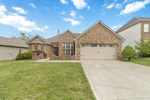 Exterior - Curated 4BD/3.5BA Ranch, Hamburg Off I-75 & 14 Min to KY Horse Park Pet-Friendly (Lexington)