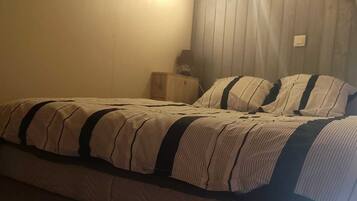 WiFi, bed sheets