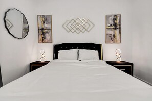 3 slaapkamers, een strijkplank/strijkijzer, wifi, beddengoed