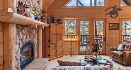 Rustic Ridge Cabin 105 - Private Woodland Retreat near Devil's Lake