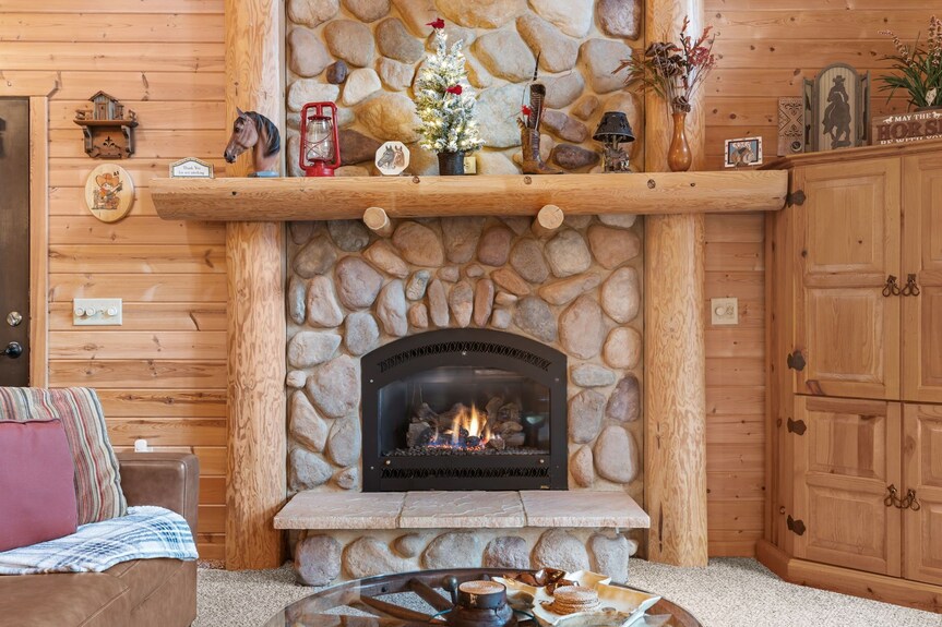 Rustic Ridge Cabin 105 - Private Woodland Retreat Near Devil's Lake - Lake Wisconsin, WI