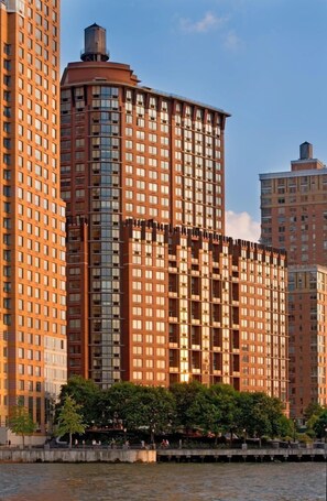 Exterior - Oceanfront  Breakers Boutique Studio (New York)