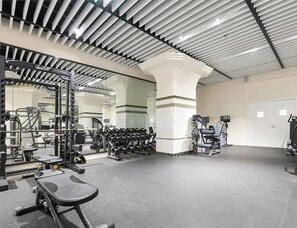 Fitness facility - Modern 1BR Steps from City Hall & Downtown (New York)