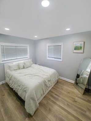 3 bedrooms, iron/ironing board, WiFi, bed sheets - Beautiful & modern 3-bedroom home in Compton CA, with a great outdoor space. (Compton)