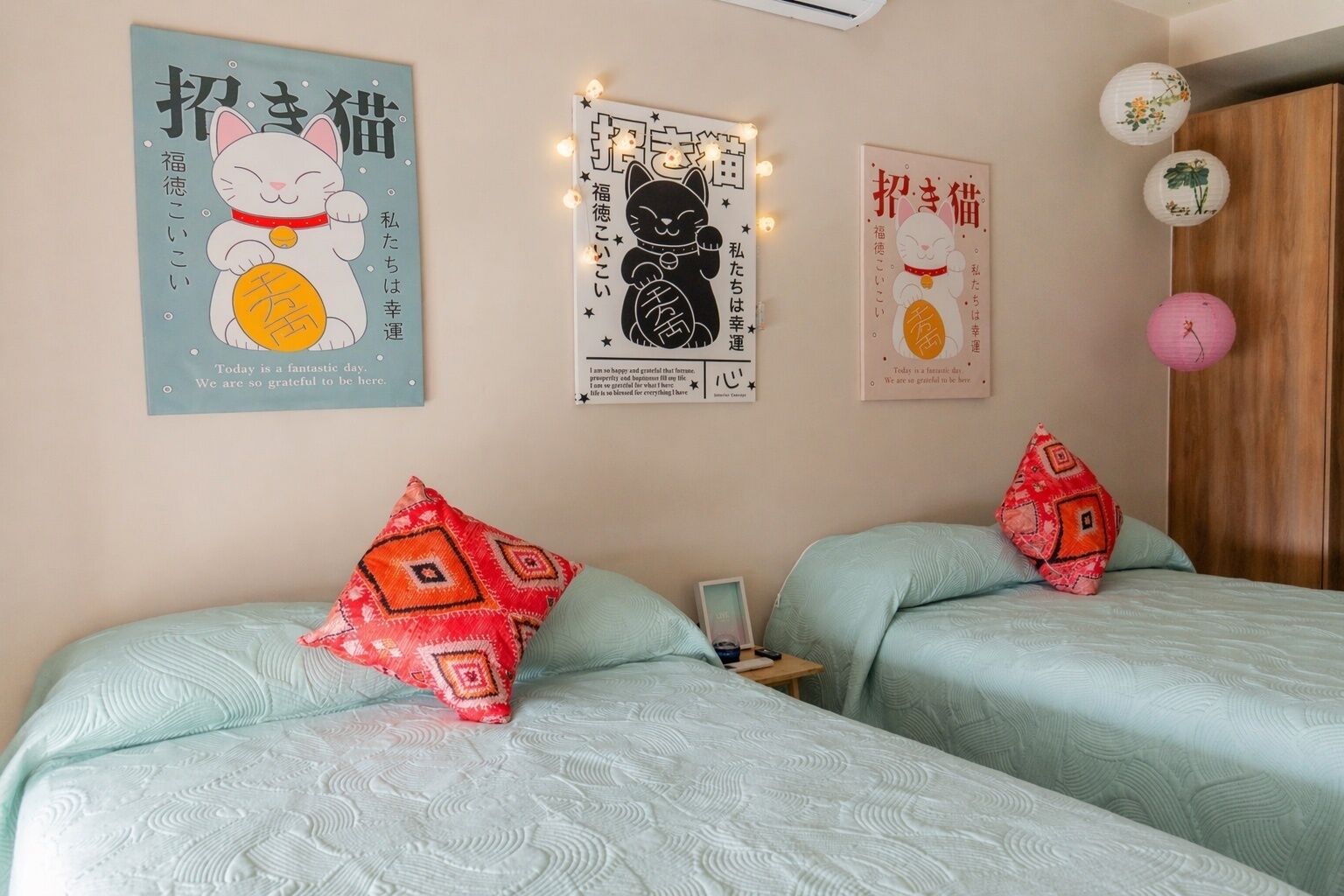 5 bedrooms, iron/ironing board, WiFi, bed sheets