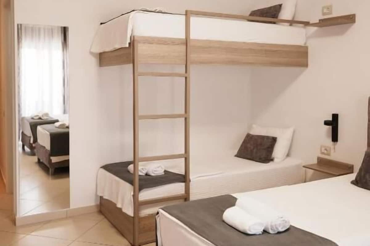 In-room safe, desk, soundproofing, free WiFi