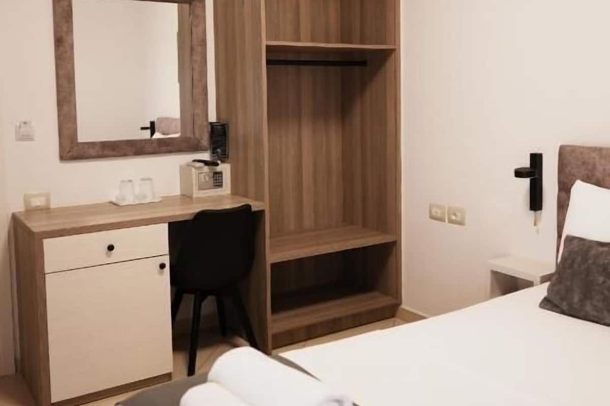Double Room, Balcony | In-room safe, desk, soundproofing, free WiFi
