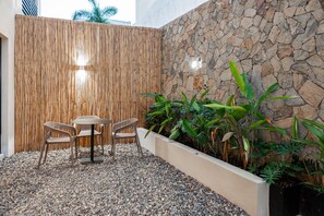 Suite Deluxe, vistas al patio | Restaurante al aire libre