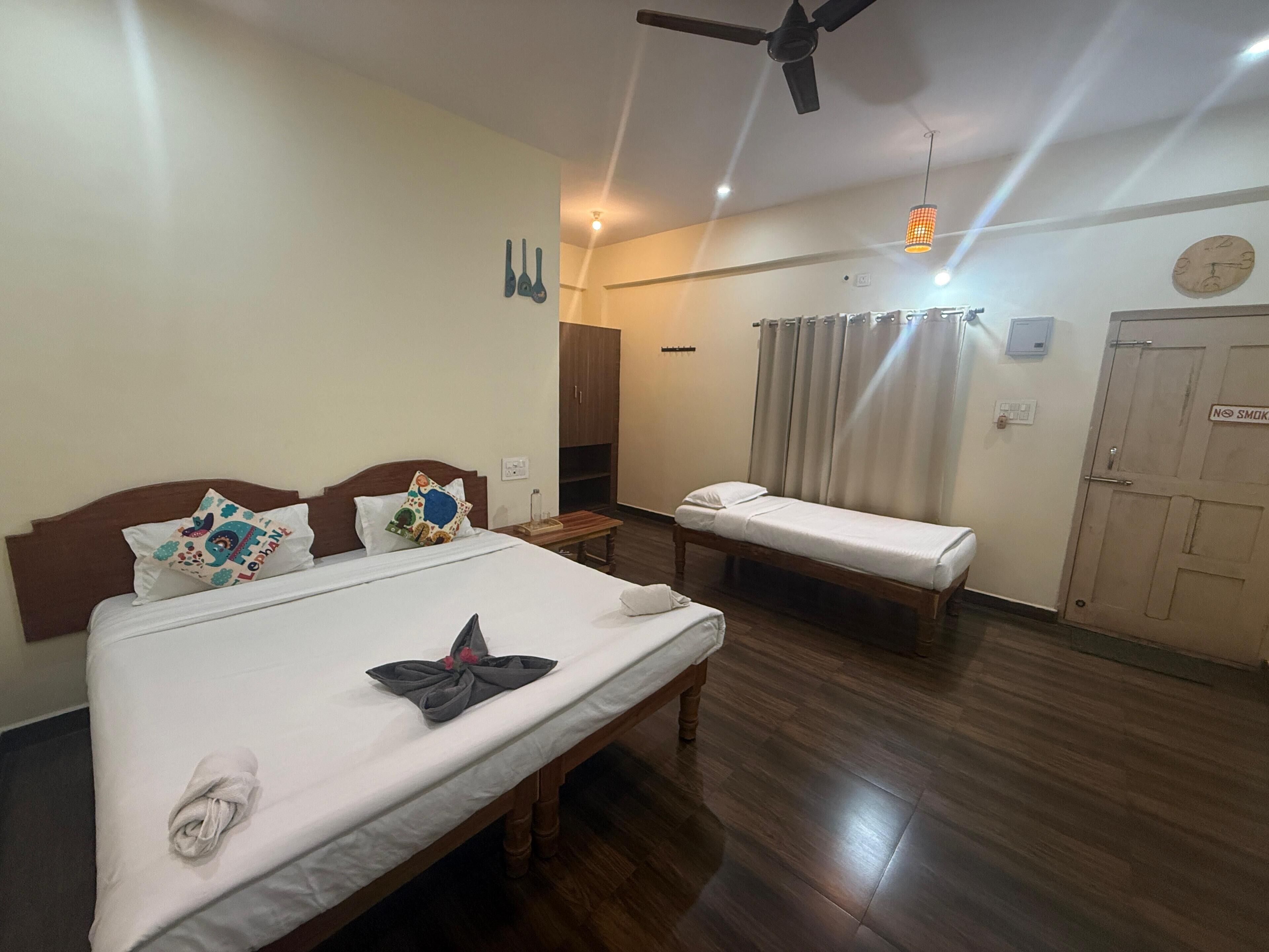 Deluxe Room | Desk, laptop workspace, free WiFi