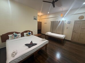 Deluxe Room | Desk, laptop workspace, free WiFi