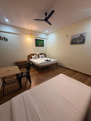 Deluxe Room | Desk, laptop workspace, free WiFi