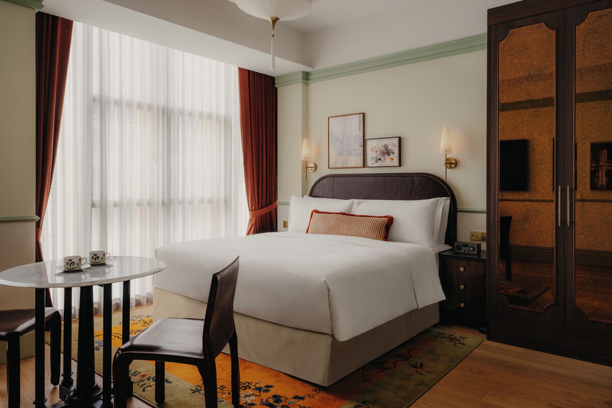 Chambre majestueuse, 1 très grand lit, accessible aux personnes à mobilité réduite | Literie de qualité, couette en duvet, lit avec matelas à plateau-coussin