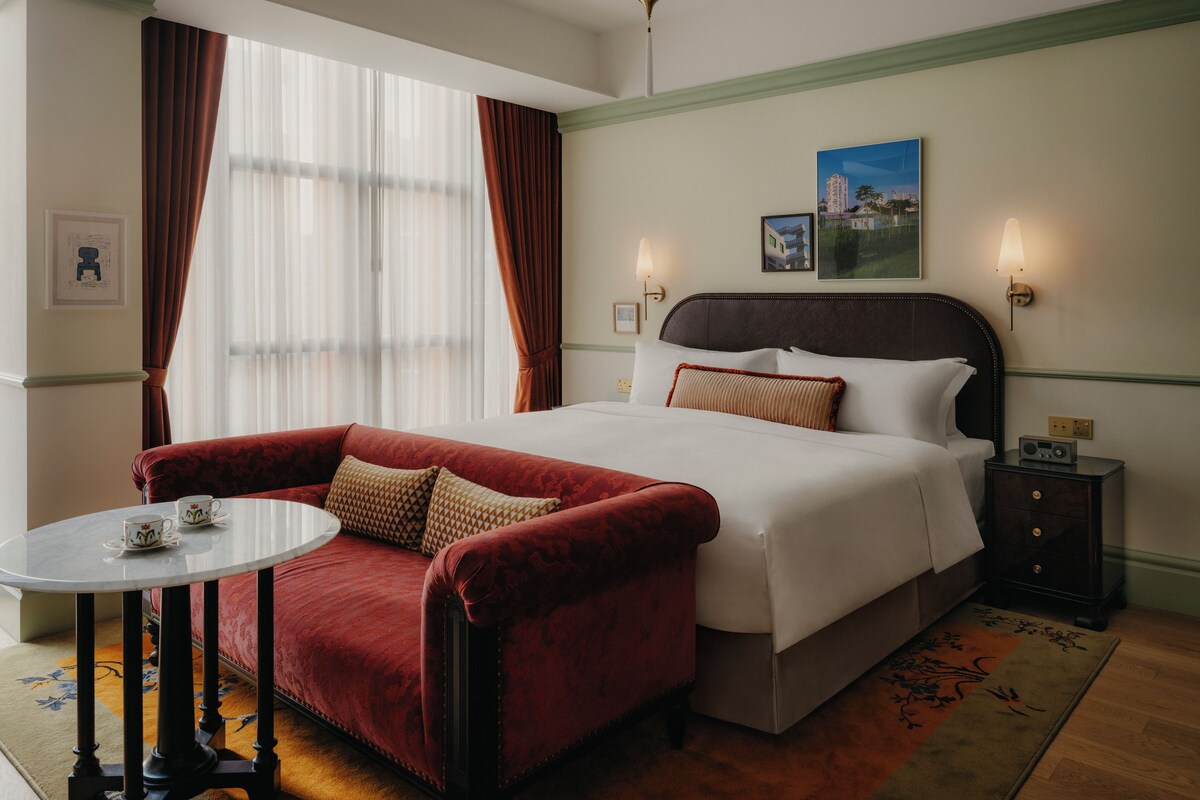 Chambre supérieure, 1 très grand lit | Literie de qualité, couette en duvet, lit avec matelas à plateau-coussin