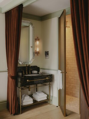 Unclassified image, 4 of 20, button - NoMad Hilton Singapore (Singapore)