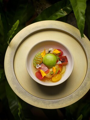 Unclassified image, 2 of 20, button - NoMad Hilton Singapore (Singapore)