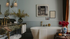 Suite, 1 King Bed | Bathroom - NoMad Hilton Singapore (Singapore)