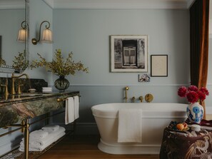 Suite, 1 kingsize bed | Badkamer