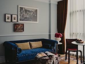 Suite, 1 kingsize bed | Woonruimte