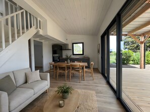 Interior - Gavrinis, 600 m from Beach, Parking, Wi-Fi, Terrace & Private Garden (Sarzeau)