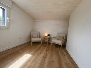 Interior - Er Lannic, 600 m from beach, parking, Wi-Fi, terrace & private garden (Sarzeau)