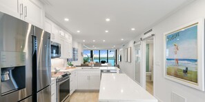 Private kitchen - Luxury Waterfront 2BR/2BA Marco Island condo (Marco Island)